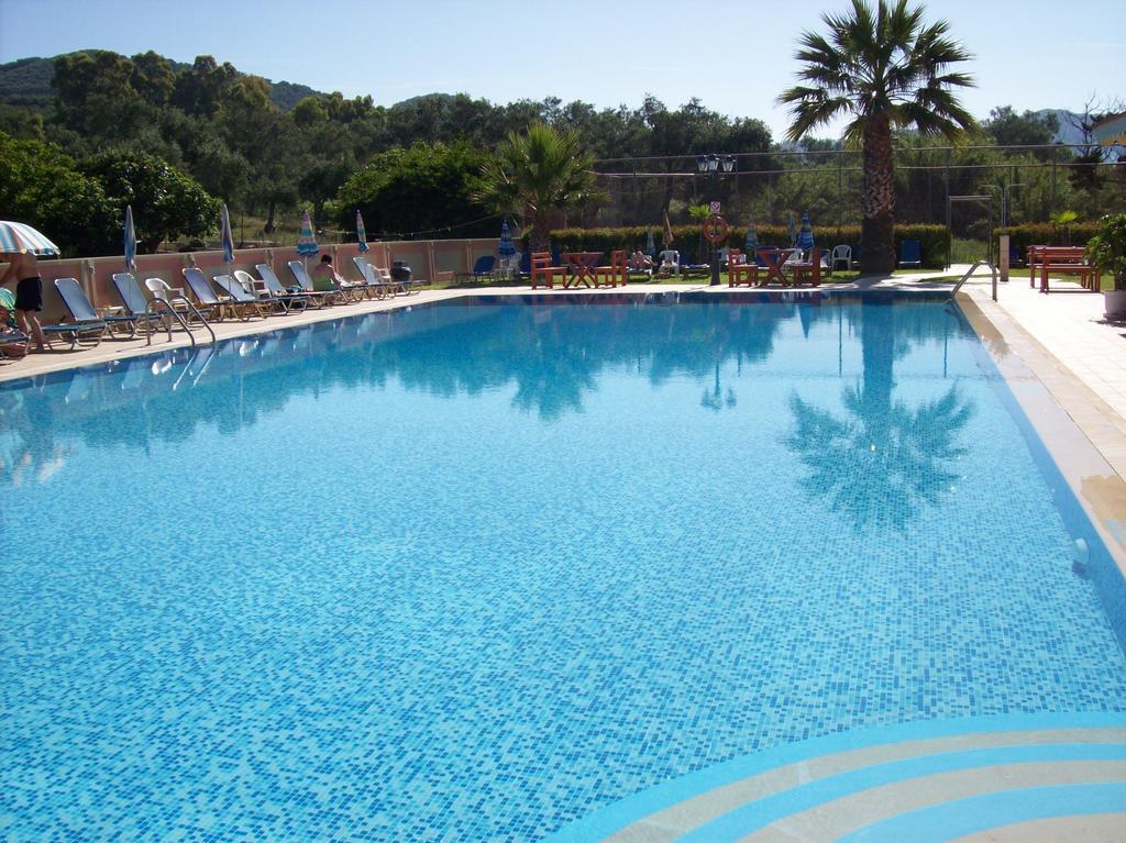 Thomas Bay Hotel Agios Stefanos Avliotes  Bagian luar foto