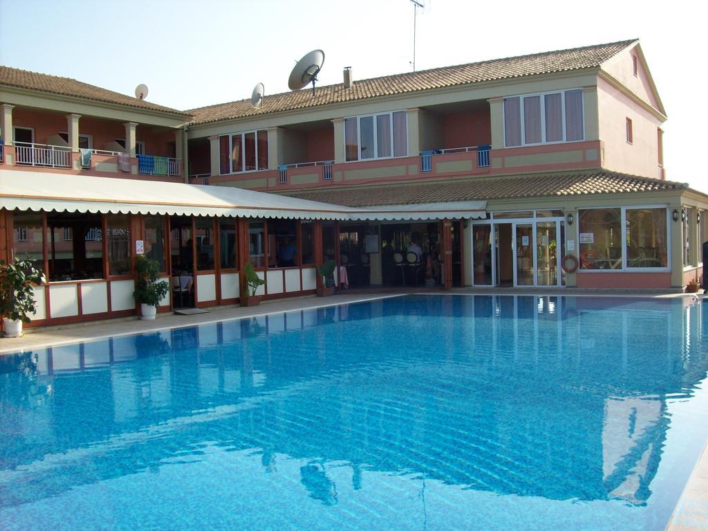 Thomas Bay Hotel Agios Stefanos Avliotes  Bagian luar foto